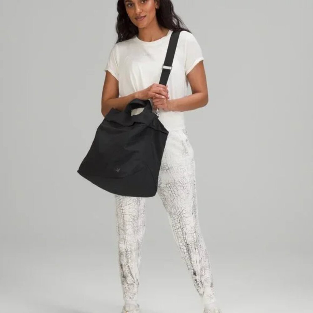 Lululemon On My Level Bag Black